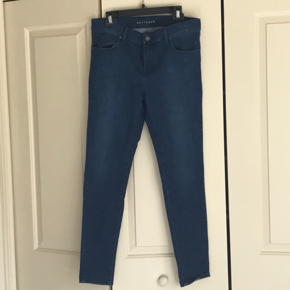 Mott and Bow Mid Rise Skinny Jean Blue 31